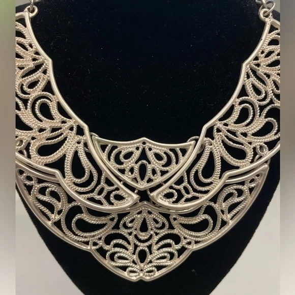 Vintage Silver Tone Choker Necklace Swirl Scrollwork Large Pendant Stunning - Picture 2 of 6